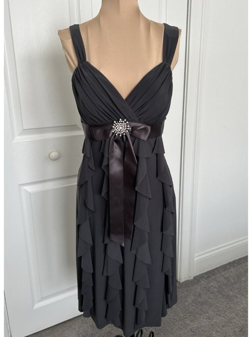 Dressbarn Collection Women's Sleeveless Ruffle Sheath Dress w/Scarf Black Size 4
